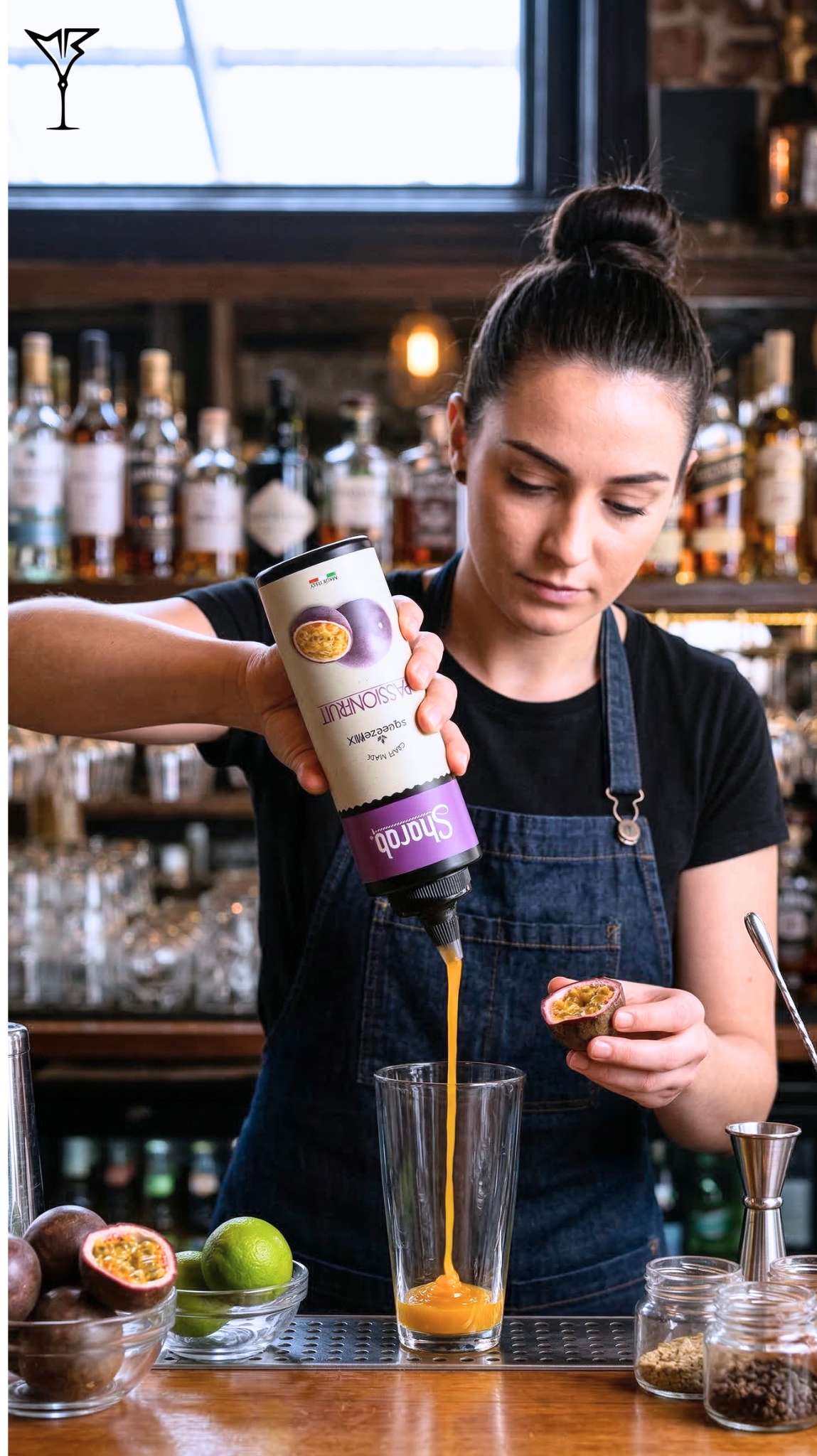 Purée Sharab Squeezer Fruit de la Passion 400ml - Bouteille souple de purée au fruit de la passion - La Maison du Barman